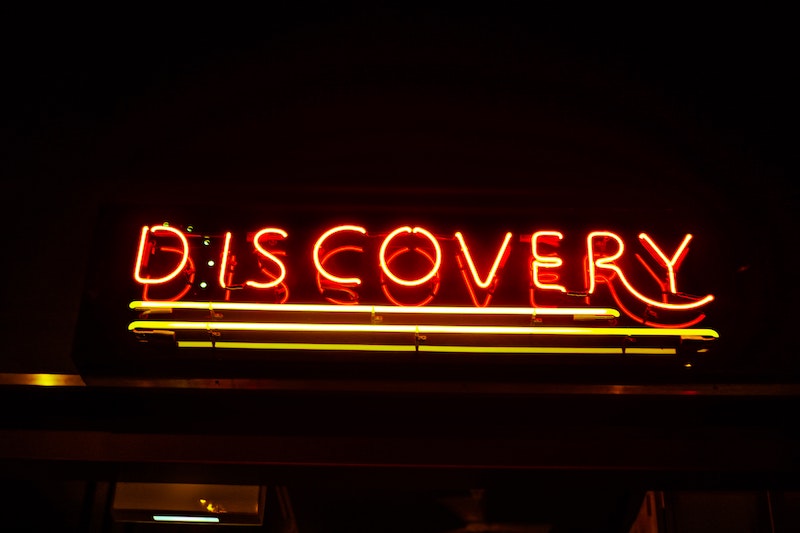 "Discovery" neon light